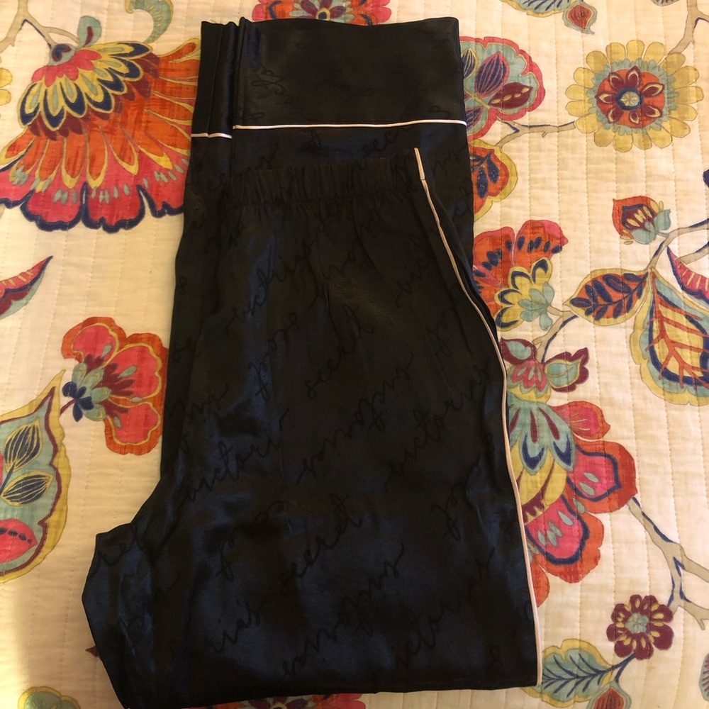 NWOT Silky Victoria’s Secret Pajama Set - Picture 8 of 10